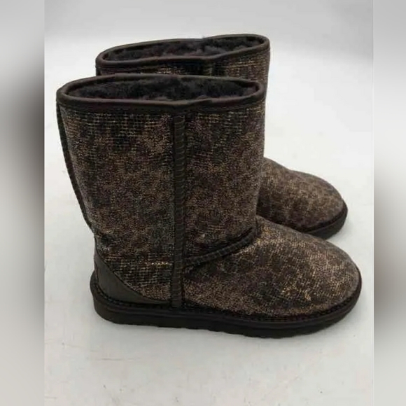 Like NEW UGG Womens Gold Pull-On Animal Sparkly Metallic Print Glitter Size 5 - Picture 2 of 7